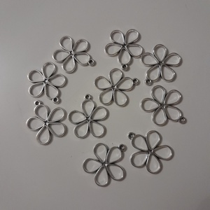 Fém medál - 19x17mm - virág - 10 db / csomag - antik ezüst szín, Kellékek & szerszámok, Ékszerkellék, Medál csomag, Ékszerkészítés, MESKA