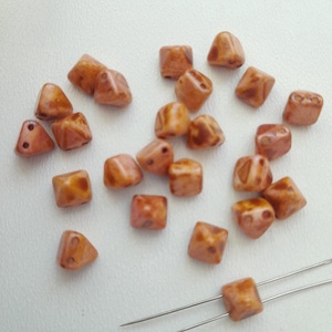Cseh üveggyöngy - kétlyukú - 6x6x6mm - 24 db / csomag, Kellékek & szerszámok, Gyöngyfűzés kellékek, Üveggyöngy, , MESKA