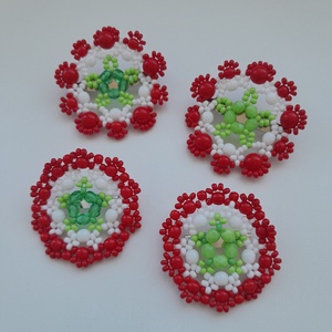 Nemzeti színű gyöngy kokárda kitűző - ékszer - kitűző és bross - Meska.hu