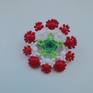 Nemzeti színű gyöngy kokárda kitűző - Meska.hu