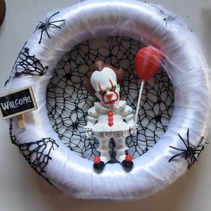 AZ, a bohóc-kopogtató - otthon & életmód - dekoráció - halloween - halloweeni ajtódíszek és ablakdíszek - Meska.hu
