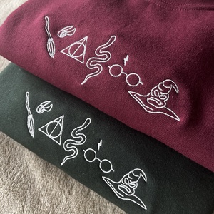 HP line art pulóver, Ruha & Divat, Női ruha, Pulóver, Hímzés, Harry Potter rajongóknak tökéletes választás ez a puha, kényelmes pulcsi. Gépi hímzéssel készült., MESKA