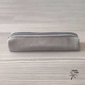 Szürke bőrből készült tolltartó - otthon & életmód - papír, írószer - tolltartó & ceruzatekercs - Meska.hu