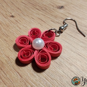 Piros virágos lógós papír fülbevaló választható díszkővel - quilling ékszer, könnyű fülbevaló - Csodaszép álom, Ékszer, Fülbevaló, Lógó fülbevaló, Papírművészet, MESKA