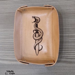 Kígyós - kardos motívumos kockadobó tálca, Játék & Sport, Táblajáték és Kártyajáték, Társasjátékok, Dobókocka, , MESKA