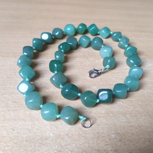 Nyisd meg a szívedet a béke és harmónia energiáinak nagy, 11 mm-es aventurin ásványokból készült nyaklánc, amely finom - ékszer - nyaklánc - medál nélküli nyaklánc - Meska.hu