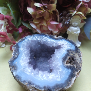  Cölesztin (Celestit) geóda  A Mennyei Kék Fény kristálya  - kellékek & szerszámok - ásvány alapanyag - geóda - Meska.hu