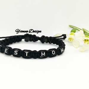 Névvel vagy felirattal ellátott fonott makramé karkötő - ékszer - karkötő - névre szóló karkötő - Meska.hu