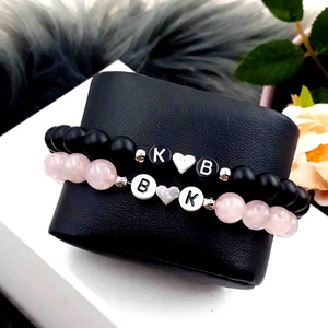 Közös szerelmi páros karkötő ásványgyöngyökből betűvel - ékszer - karkötő - gyöngyös karkötő - Meska.hu