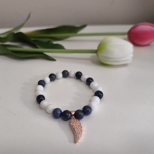 Szodalit és Tejkvarc ásványkarkötő, Rosegold színű angyalszárnnyal díszítve  - ékszer - karkötő - ásványkarkötő - Meska.hu Szodalit és Tejkvarc ásványkarkötő, Rosegold színű angyalszárnnyal díszítve  - ékszer - karkötő - ásványkarkötő - Meska.hu