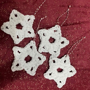 Horgolt karácsonyfadísz - karácsony - karácsonyi lakásdekoráció - karácsonyfadíszek - Meska.hu