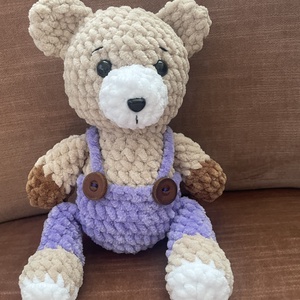 Horgolt maci lila nadrágban - Meska.hu