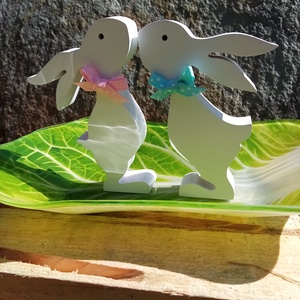 Fehér Nyúl pár masnival , Otthon & Életmód, Dekoráció, Asztal és polc dekoráció, Asztaldísz, Famegmunkálás, Festett tárgyak, MESKA