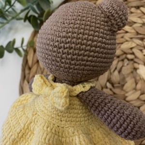 Horgolt maci, sárga ruhában - játék & sport - plüssállat & játékfigura - maci - Meska.hu