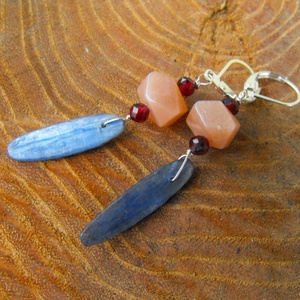 Kianit, napkő, gránát fülbevaló - ékszer - fülbevaló - lógó fülbevaló - Meska.hu