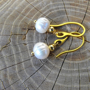 Fehér tenyésztett gyöngy  acél fülbevaló - ékszer - fülbevaló - lógó fülbevaló - Meska.hu