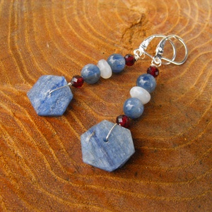 Kianit, holdkő, gránát fülbevaló, Ékszer, Fülbevaló, Lógó fülbevaló, Ékszerkészítés, MESKA