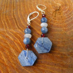 Kianit, holdkő, gránát fülbevaló - ékszer - fülbevaló - lógó fülbevaló - Meska.hu