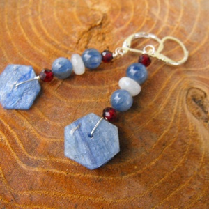 Kianit, holdkő, gránát fülbevaló - ékszer - fülbevaló - lógó fülbevaló - Meska.hu