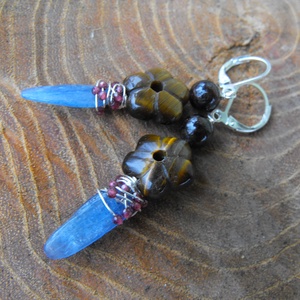 Kusza virágos kianit fülbevaló - ékszer - fülbevaló - lógó fülbevaló - Meska.hu