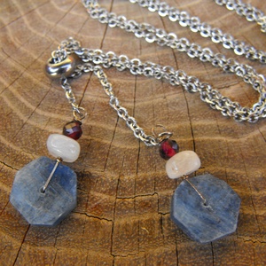 Kianit, holdkő, gránát nyaklánc  - esküvő - ékszer - nyaklánc - Meska.hu