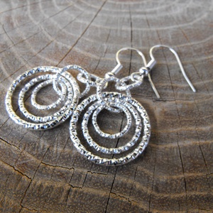 Karikák tánca fülbevaló - ékszer - fülbevaló - lógó fülbevaló - Meska.hu