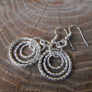 Karikák tánca fülbevaló - ékszer - fülbevaló - lógó fülbevaló - Meska.hu