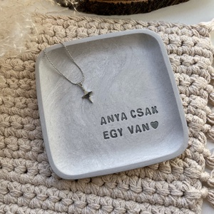 ANYA CSAK EGY VAN - Közepes ékszertartó tálka - esküvő - emlék & ajándék - szülőköszöntő ajándék - Meska.hu