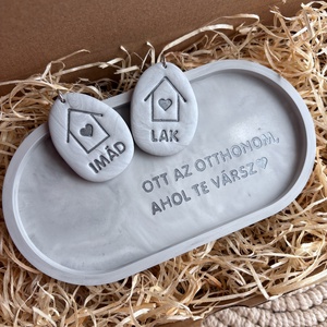 Ajándékbox - OTT AZ OTTHONOM, AHOL TE VÁRSZ - közepes tálkával és páros kulcstartóval - otthon & életmód - dekoráció - asztal és polc dekoráció - dekorációs tál, tartó - Meska.hu