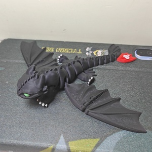 Toothless Night Fury és Light Fury � Mozgatható artikulált sárkány figura 16x21 cm - otthon & életmód - dekoráció - dekoratív figurák és szobrok - Meska.hu