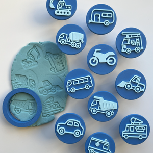 Járműves Gyurma Bélyegző és Sütikiszúró Készlet Autók és Építkezési járművek, Otthon & Életmód, Konyhafelszerelés, tálalás, Sütés, főzés, Sütikiszúró, Mindenmás, MESKA