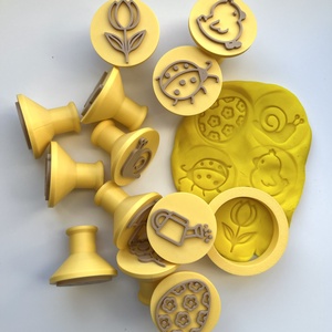 Tavaszi Húsvéti Gyurma Bélyegző  és Sütikiszúró Készlet � Nyuszi, Csibe, Pillangó, Katica és több � 12 darabos - ünnepi díszek, dekorációk - húsvéti díszek és dekorációk - húsvéti sütikiszúró - Meska.hu