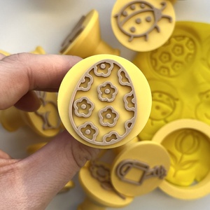 Tavaszi Húsvéti Gyurma Bélyegző  és Sütikiszúró Készlet � Nyuszi, Csibe, Pillangó, Katica és több � 12 darabos - ünnepi díszek, dekorációk - húsvéti díszek és dekorációk - húsvéti sütikiszúró - Meska.hu