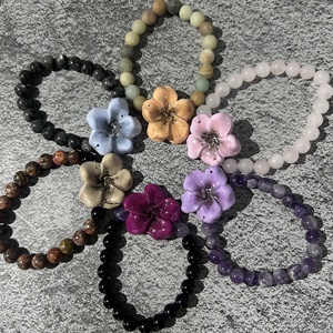 Ásványkarkötők virággal - ékszer - karkötő - ásványkarkötő - Meska.hu