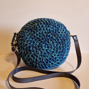 Kézzel horgolt crossbody körtáska, Táska & Tok, Kézitáska & válltáska, Vállon átvethető táska, Horgolás, MESKA