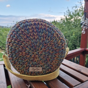 Horgolt kis crossbody körtáska - táska & tok - kézitáska & válltáska - vállon átvethető táska - Meska.hu
