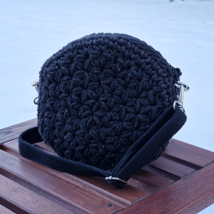 Horgolt kis crossbody körtáska - Meska.hu