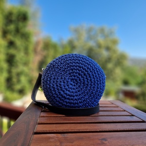 Horgolt kis crossbody körtáska (farmerkék) - Meska.hu