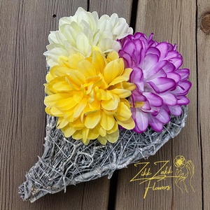 Szív alakú sírdísz három virággal - otthon & életmód - vallás - temetkezési tárgy - sírdísz, kegyeleti dísz - Meska.hu