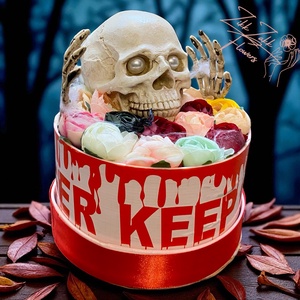 Koponyás virágdoboz - otthon & életmód - dekoráció - halloween - halloweeni asztaldísz - Meska.hu