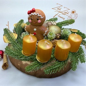 Adventi Koszorú � Mézeskalács Figurával és Arany Gyertyákkal - Meska.hu
