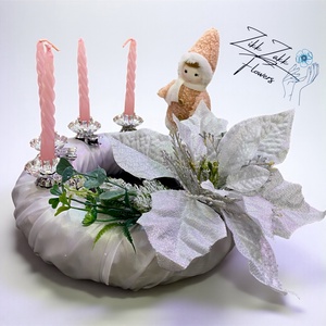 Adventi koszorú  Rózsaszín gyertyákkal és ezüst mikulánykával - karácsony - adventi díszek - adventi koszorú - Meska.hu