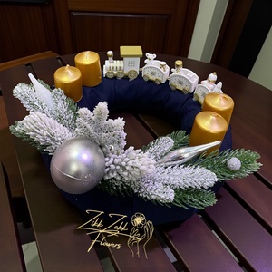 Adventi koszorú � Sötétkék alap vonatos díszítéssel - karácsony - adventi díszek - adventi koszorú - Meska.hu