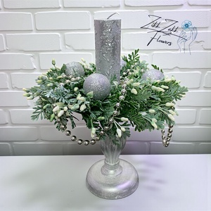 Ezüstfehér gyertyatartó gömbökkel - karácsony - adventi díszek - adventi asztaldísz - Meska.hu