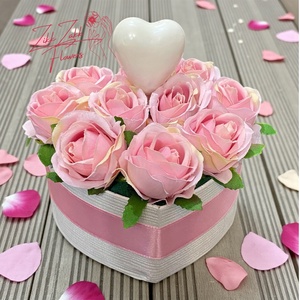Szív alakú rózsabox fehér szív dísszel - otthon & életmód - virágdekoráció - virágok - virágbox - Meska.hu