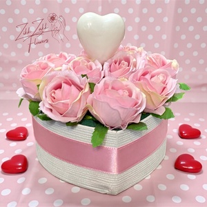 Szív alakú rózsabox fehér szív dísszel - otthon & életmód - virágdekoráció - virágok - virágbox - Meska.hu