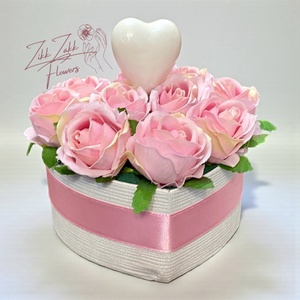 Szív alakú rózsabox fehér szív dísszel - otthon & életmód - virágdekoráció - virágok - virágbox - Meska.hu