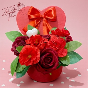 Piros szív dobozos rózsakompozíció masnival - Meska.hu