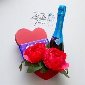 Szív box pezsgővel és csokoládéval - Meska.hu