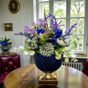 Elegáns kék kaspós örök virág kompozíció - otthon & életmód - virágdekoráció - virágdíszek - asztali virágdísz - Meska.hu